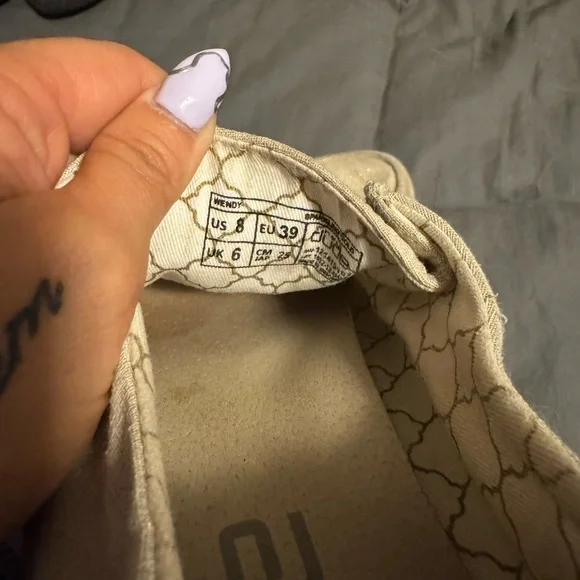 Hey Dude Women's Cream Loafers - Picture 3 of 5